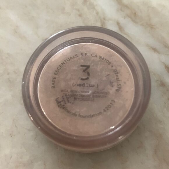 Bare Escentuals Loose Powder Foundation - Picture 1 of 2
